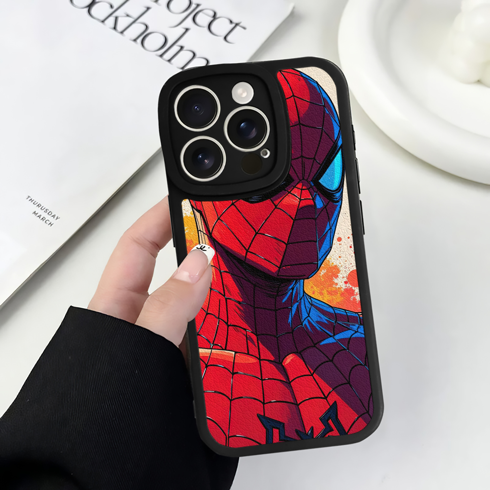 Spider Man スパイダーマン 【iPhone 16シリーズ対応】シリコンスマホケース（レザー調） 材質：シリコン